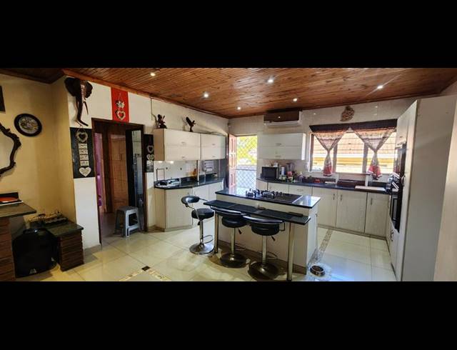 6 BEDROOM HOUSE FOR SALE IN CRAIGIEBURN